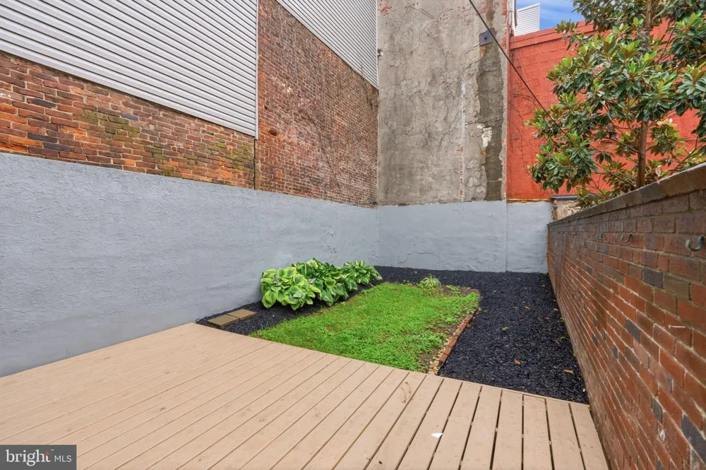1302 LAWRENCE STREET Philadelphia, PA 19122