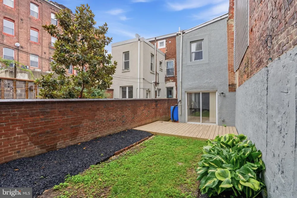 1302 LAWRENCE STREET Philadelphia, PA 19122