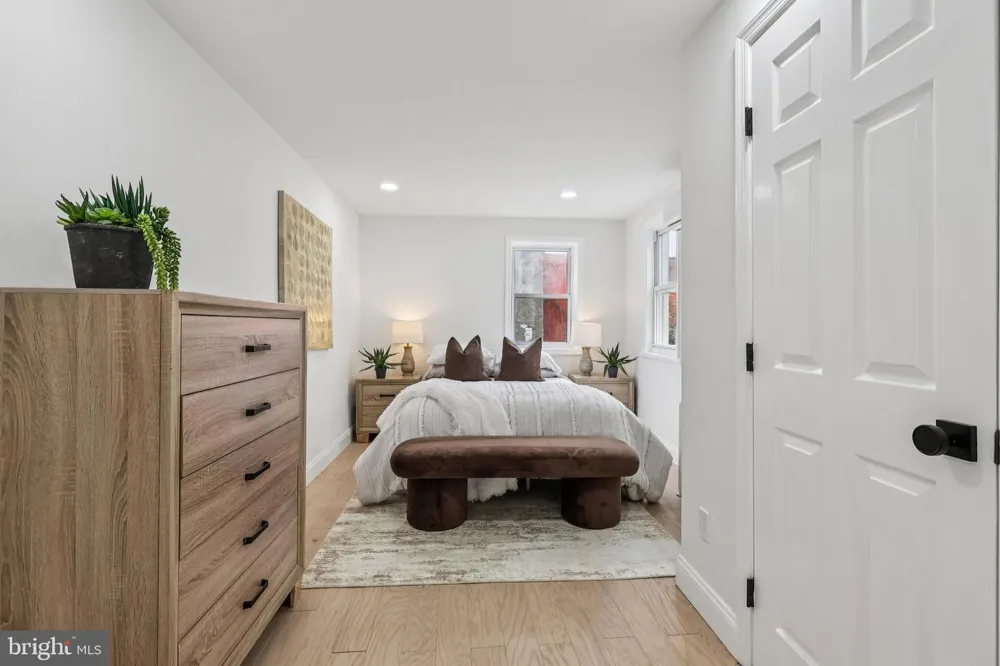 1302 LAWRENCE STREET Philadelphia, PA 19122