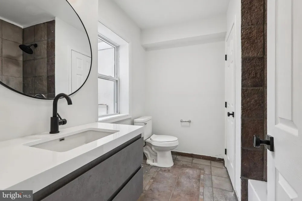 1302 LAWRENCE STREET Philadelphia, PA 19122
