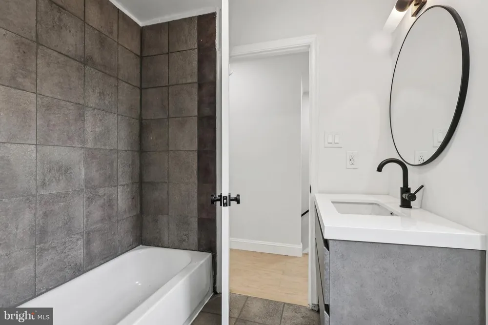 1302 LAWRENCE STREET Philadelphia, PA 19122