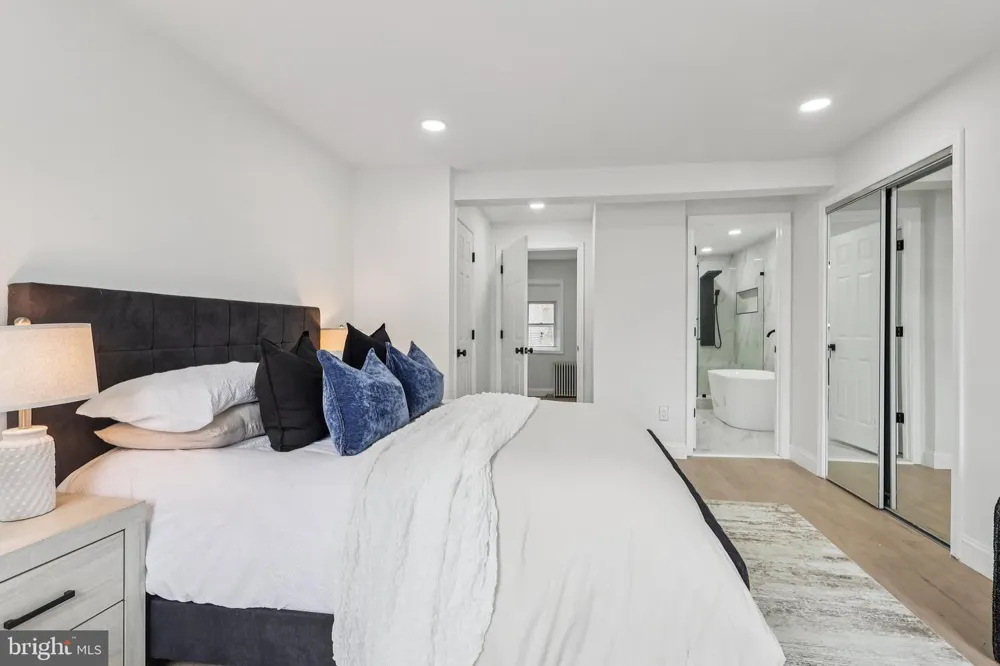 1302 LAWRENCE STREET Philadelphia, PA 19122