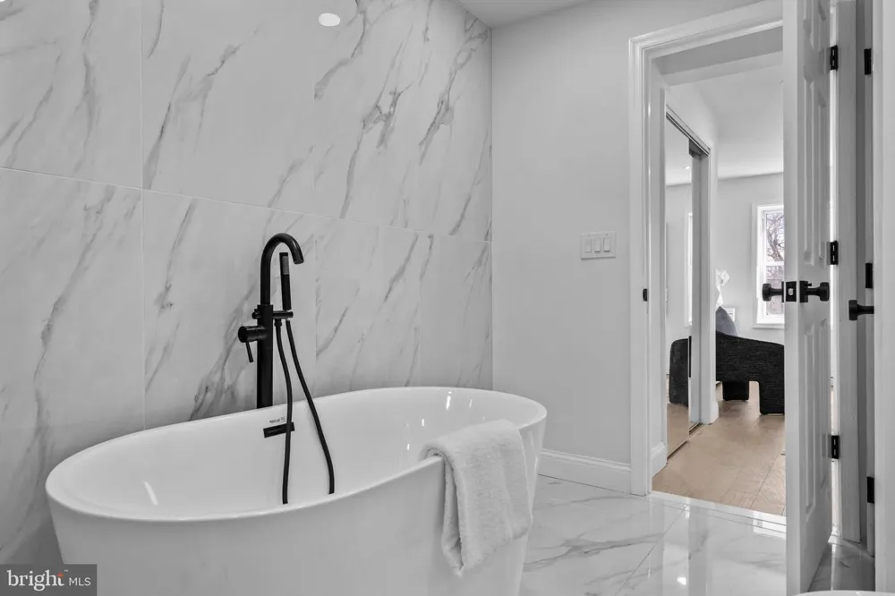 1302 LAWRENCE STREET Philadelphia, PA 19122