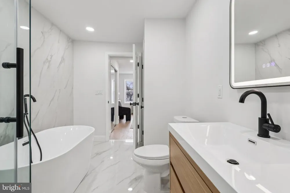 1302 LAWRENCE STREET Philadelphia, PA 19122