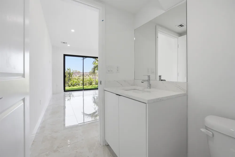 1542 NW 1st Avenue Pompano Beach, FL 33060