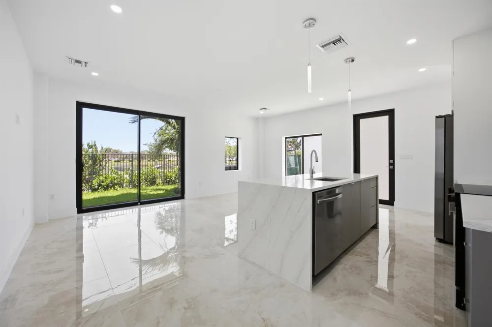 1542 NW 1st Avenue Pompano Beach, FL 33060
