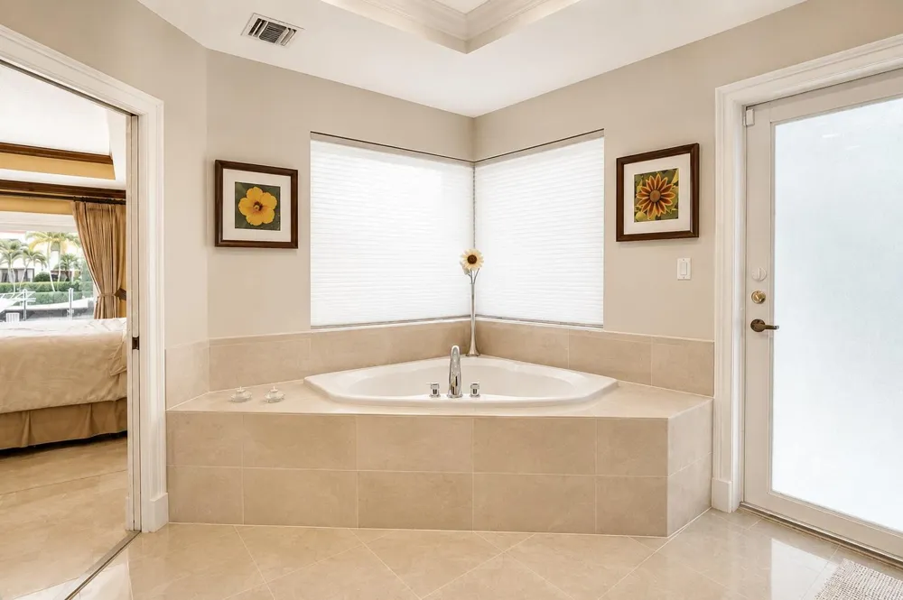 2600 NE 33rd Street Lighthouse Point, FL 33064