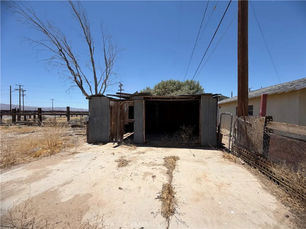 567 W Yermo Yermo, CA 92398
