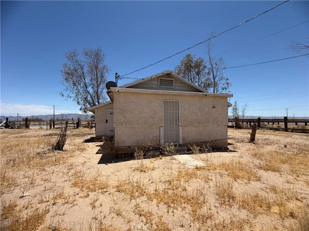 567 W Yermo Yermo, CA 92398