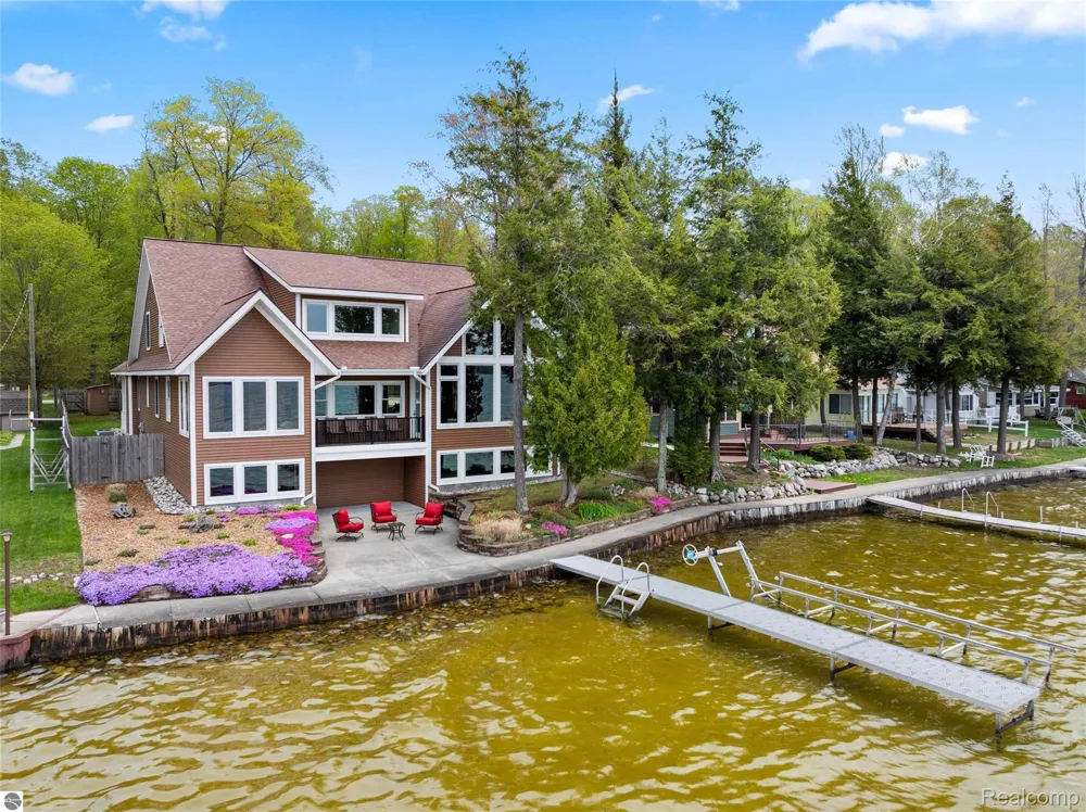 4805 E Shore Drive NE Coldsprings Township, MI 49646