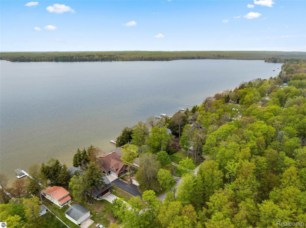 4805 E Shore Drive NE Coldsprings Township, MI 49646