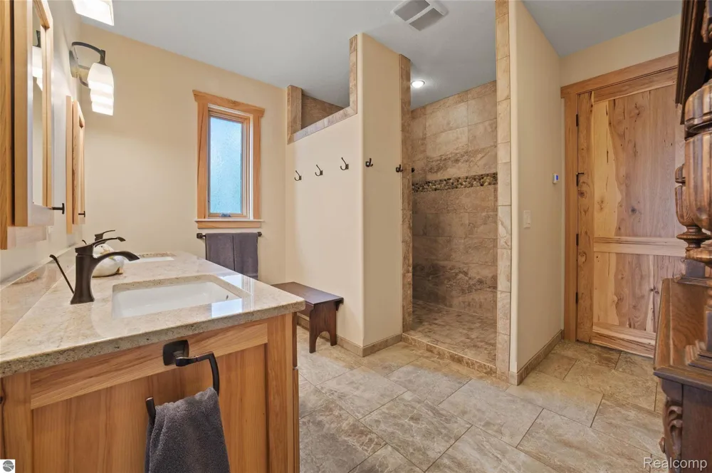 4805 E Shore Drive NE Coldsprings Township, MI 49646