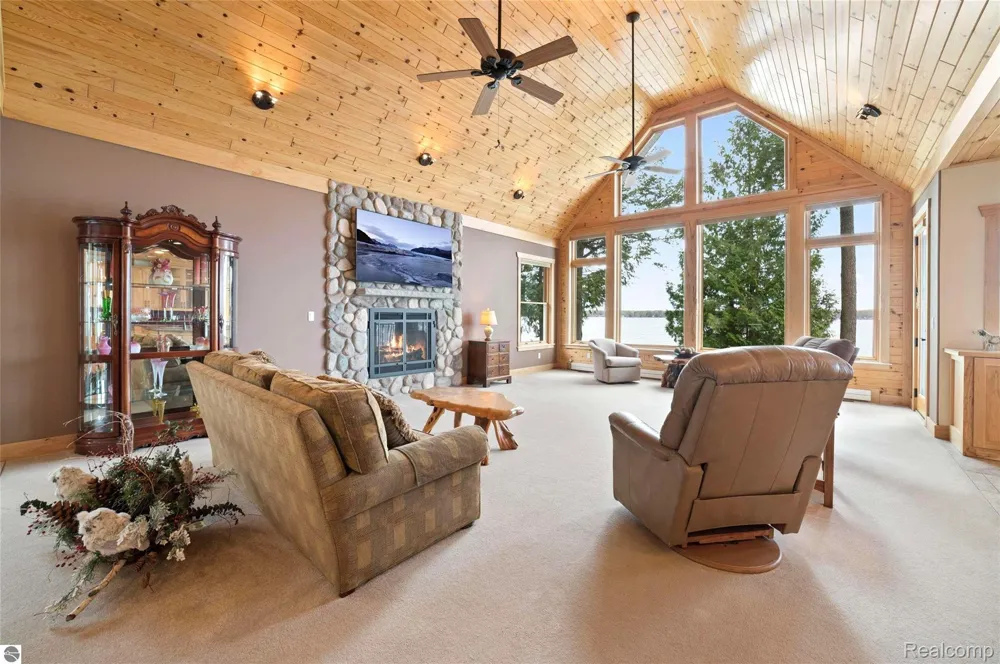 4805 E Shore Drive NE Coldsprings Township, MI 49646