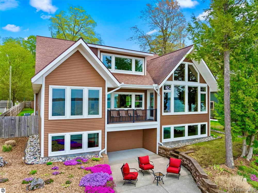 4805 E Shore Drive NE Coldsprings Township, MI 49646