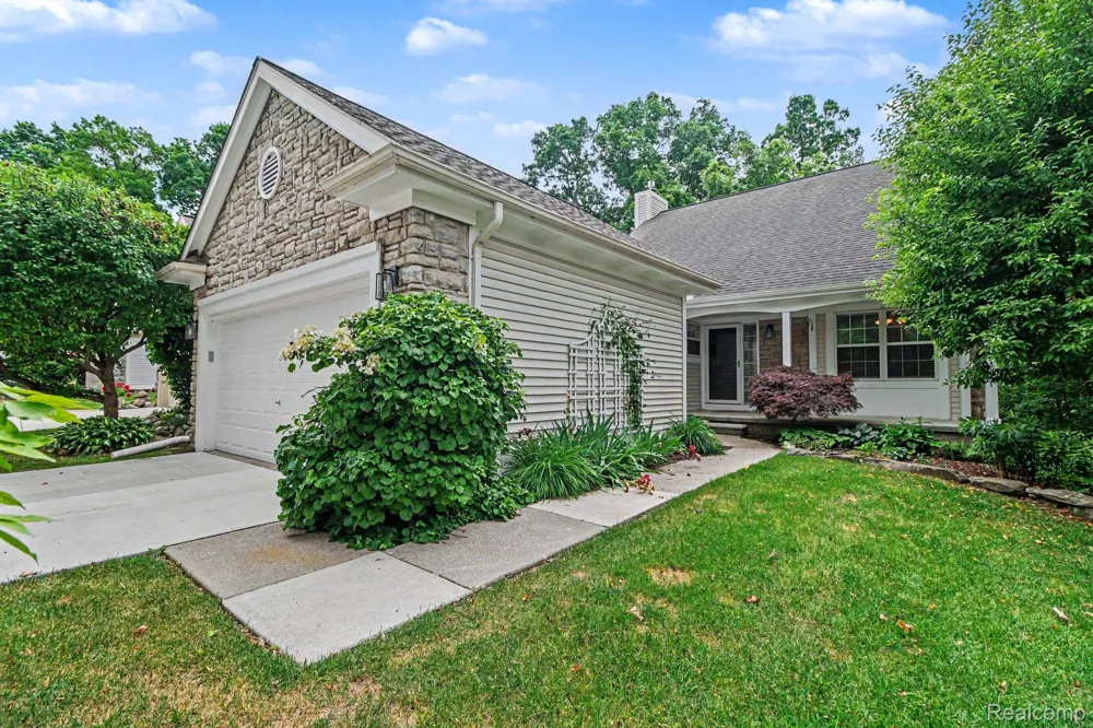 6573 Summit Ridge Independence Charter Township, MI 48346