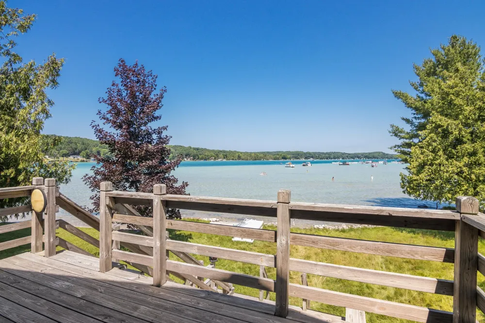 7516 Crystal Beach Road Clearwater Township, MI 49676