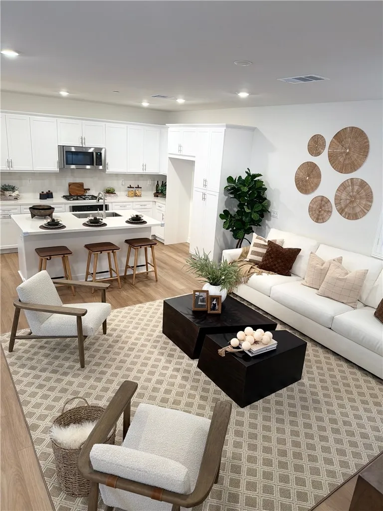 2004 Dewdrop Upland, CA 91739