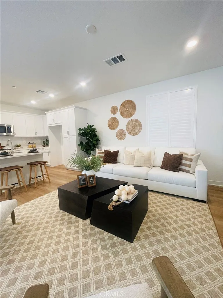 2004 Dewdrop Upland, CA 91739