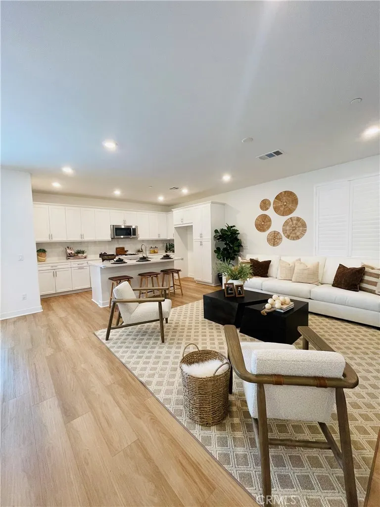 2004 Dewdrop Upland, CA 91739