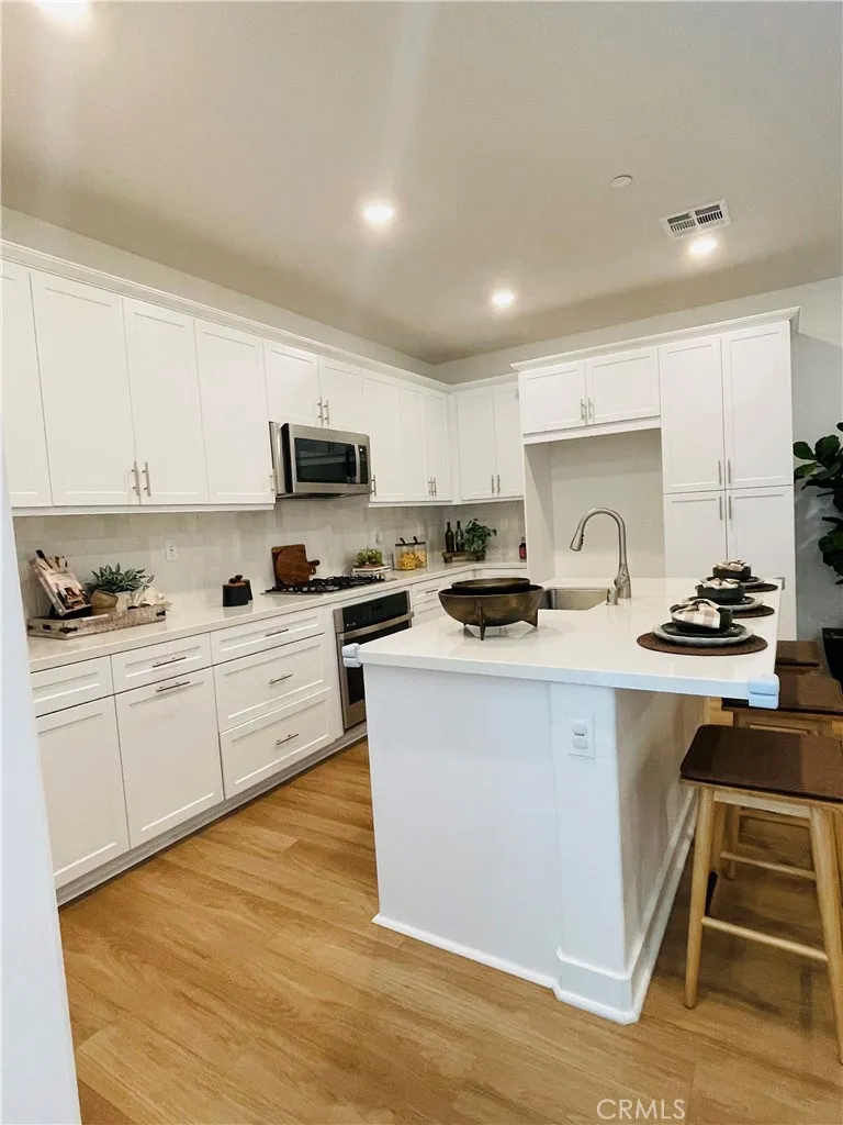 2004 Dewdrop Upland, CA 91739