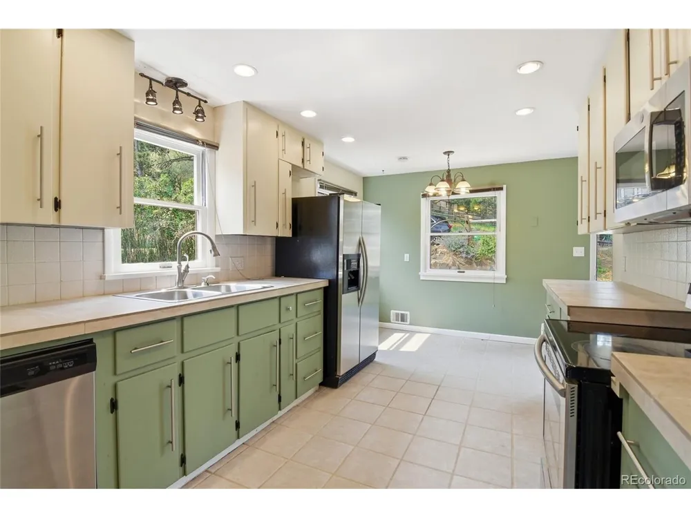 26277 S End Road Kittredge, CO 80457