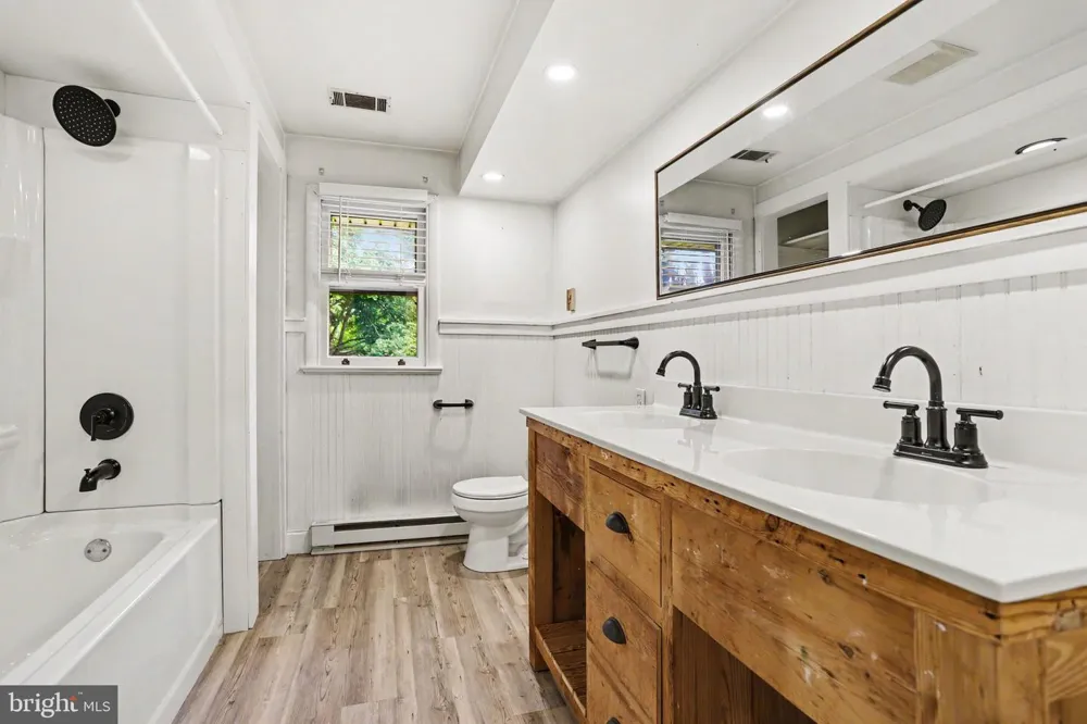 381 IRONSTONE RIDGE ROAD Lancaster, PA 17603