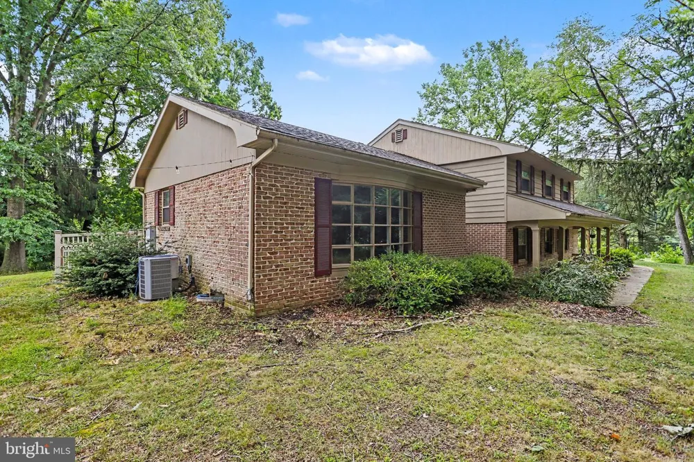 381 IRONSTONE RIDGE ROAD Lancaster, PA 17603