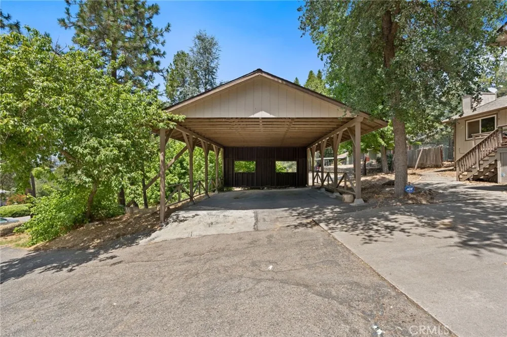 39749 Pine Ridge Road Oakhurst, CA 93644