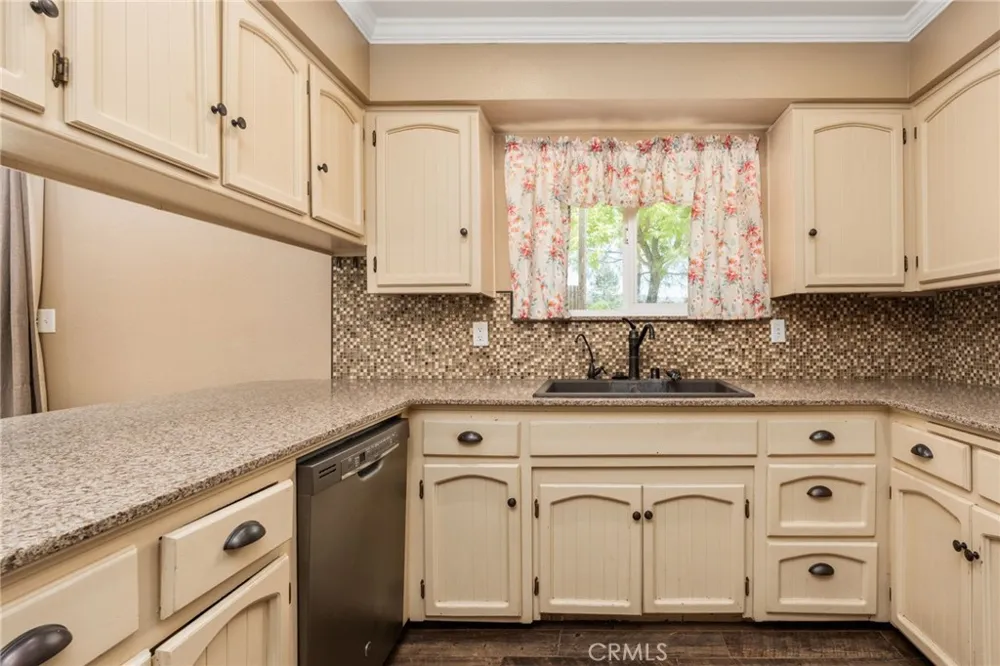 39749 Pine Ridge Road Oakhurst, CA 93644