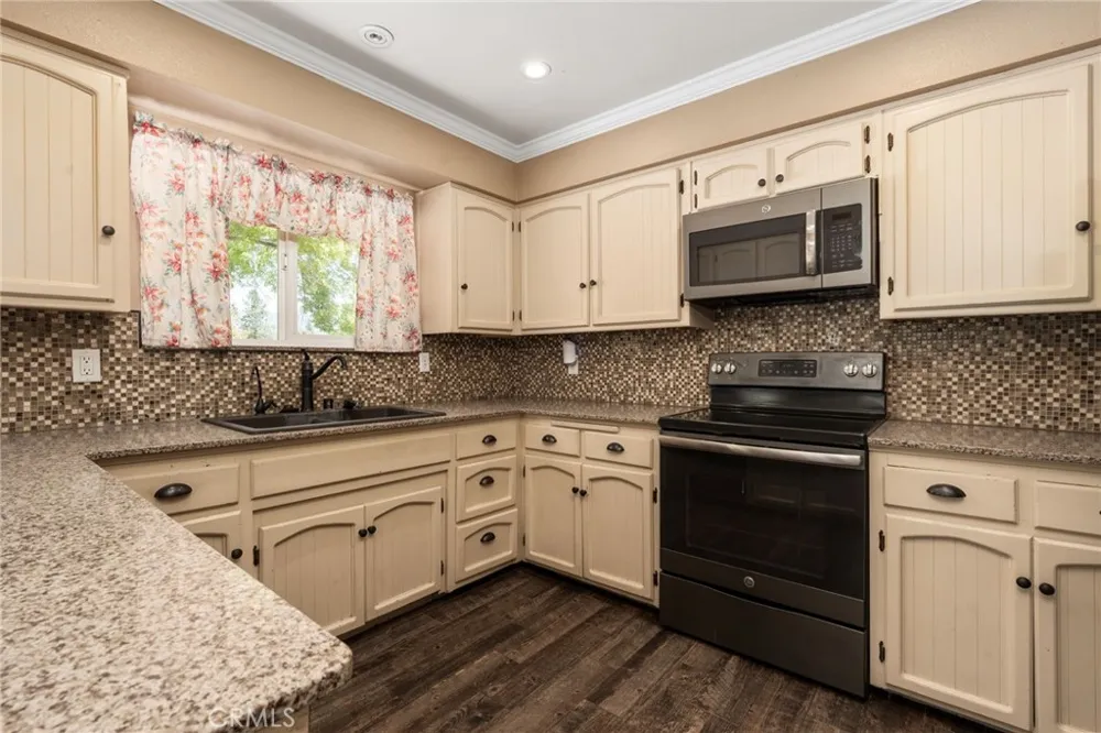 39749 Pine Ridge Road Oakhurst, CA 93644