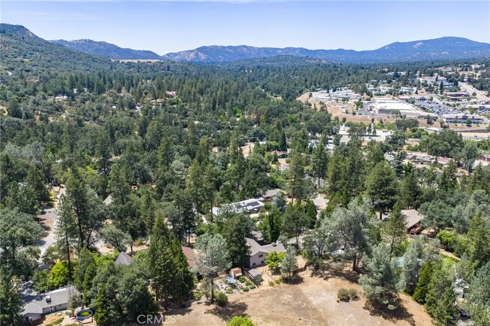 39749 Pine Ridge Road Oakhurst, CA 93644
