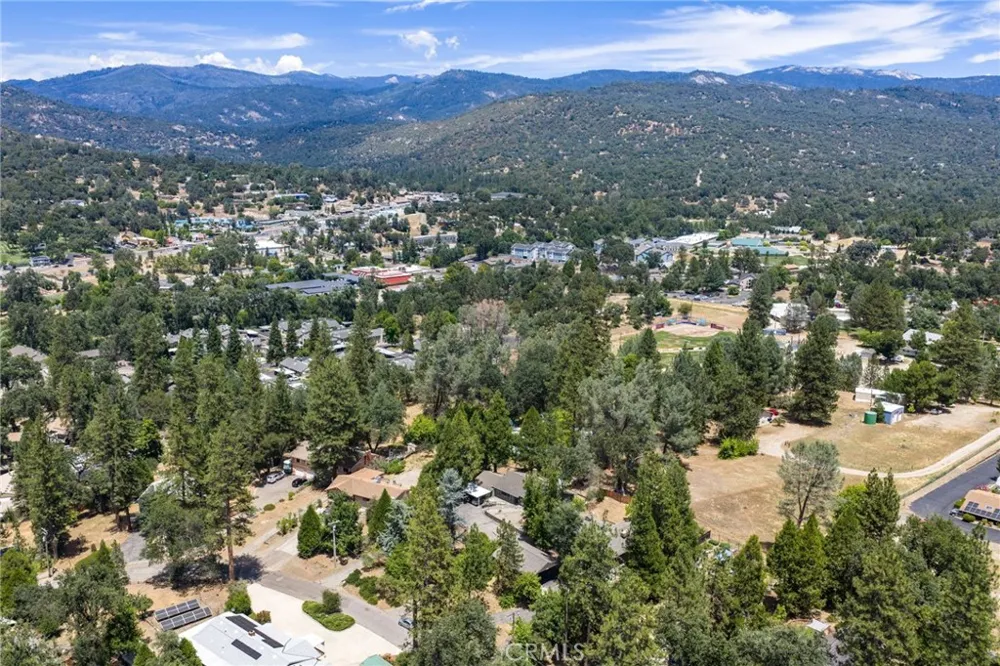 39749 Pine Ridge Road Oakhurst, CA 93644