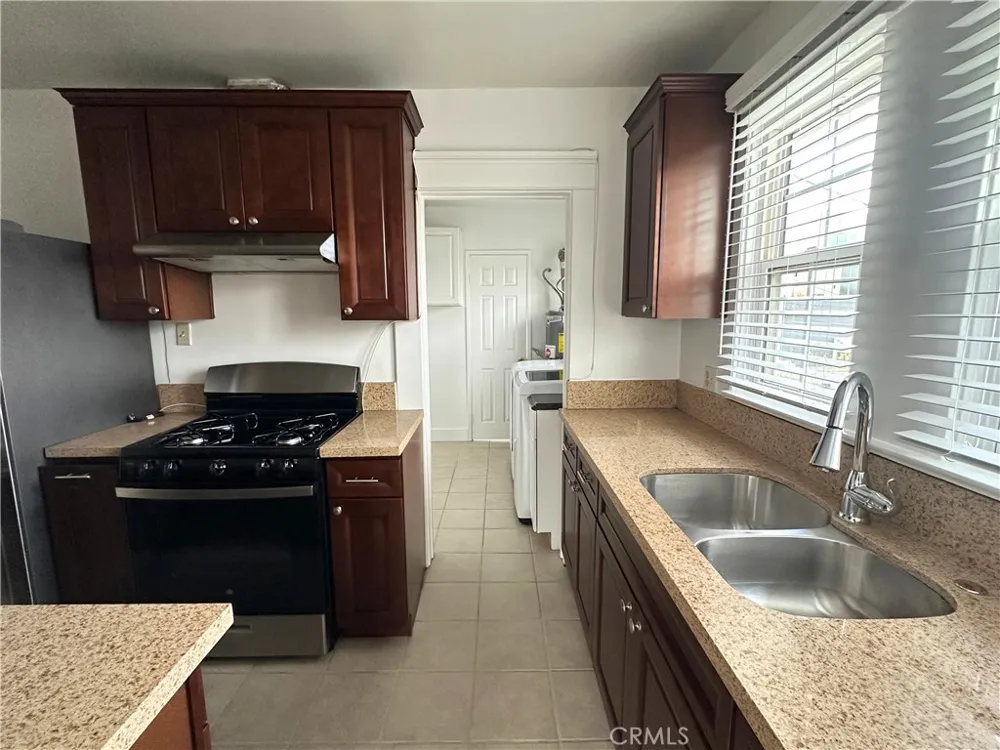 4656 Oakwood Ave Los Angeles, CA 90004