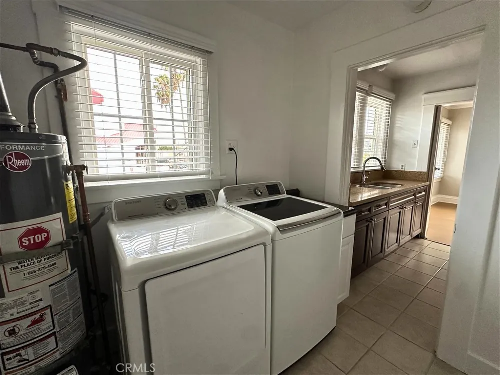 4656 Oakwood Ave Los Angeles, CA 90004