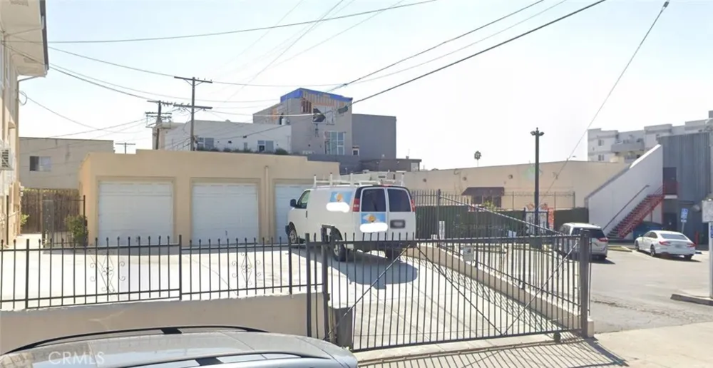 4656 Oakwood Ave Los Angeles, CA 90004