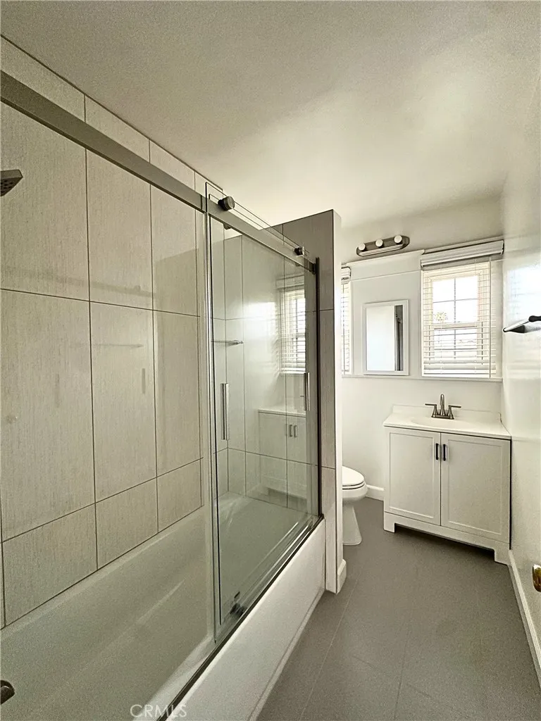 4656 Oakwood Ave Los Angeles, CA 90004
