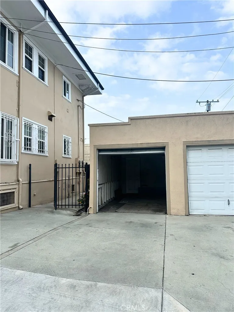 4656 Oakwood Ave Los Angeles, CA 90004