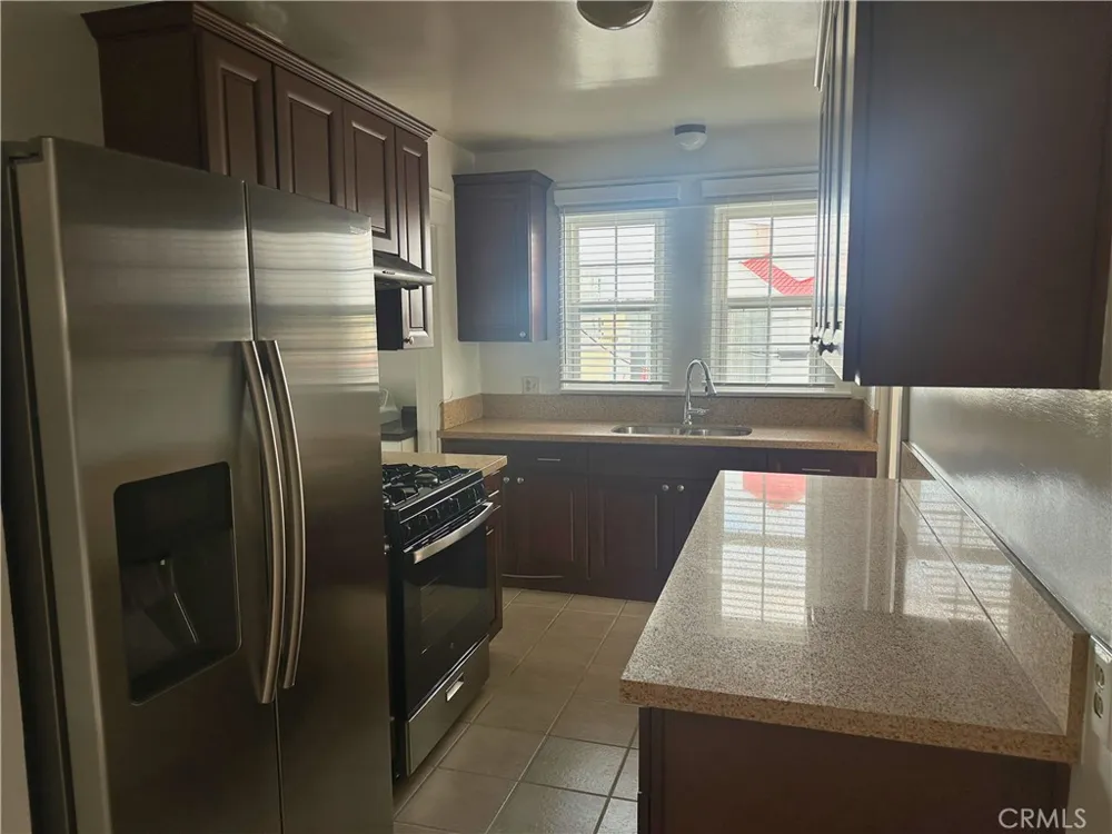 4656 Oakwood Ave Los Angeles, CA 90004