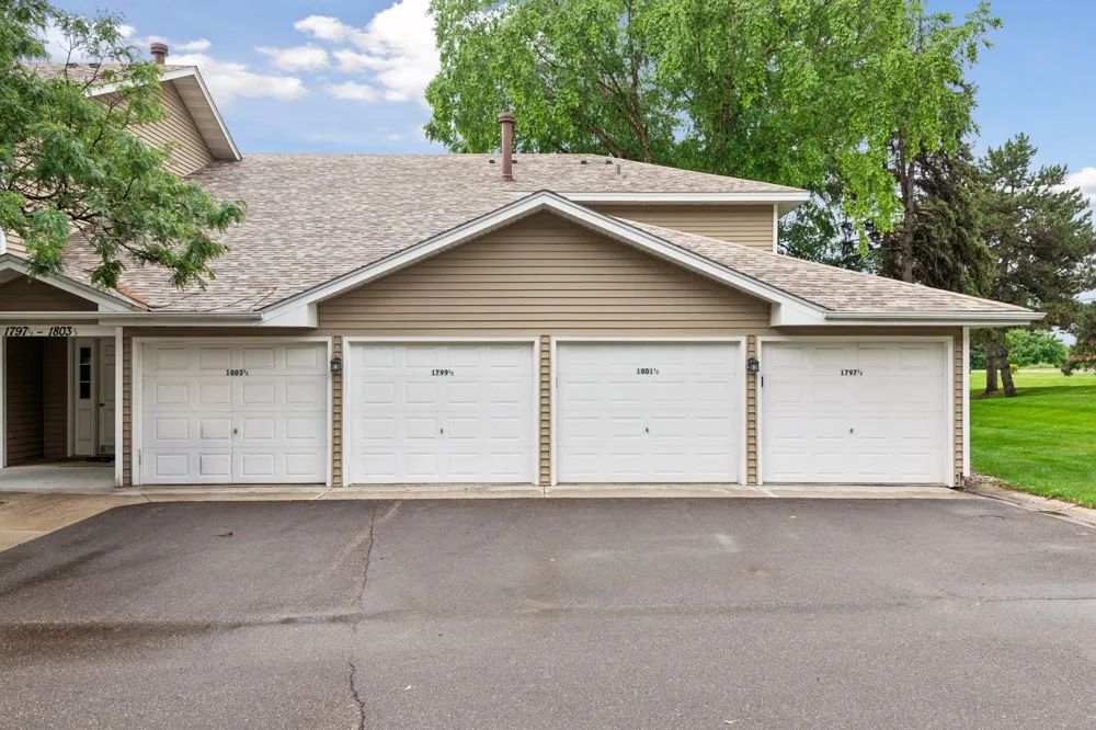 1799 1/2 County Road E E #30 White Bear Lake, MN 55110