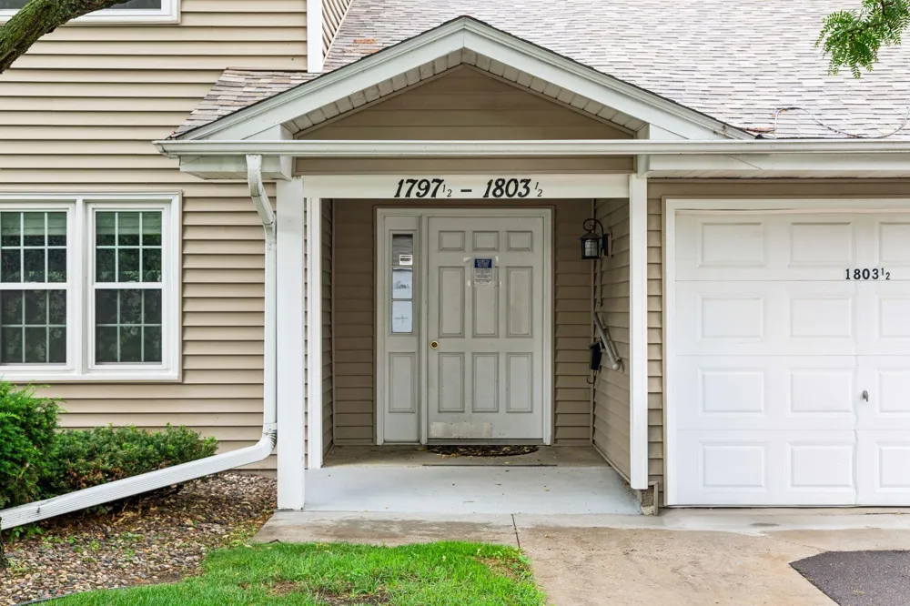 1799 1/2 County Road E E #30 White Bear Lake, MN 55110