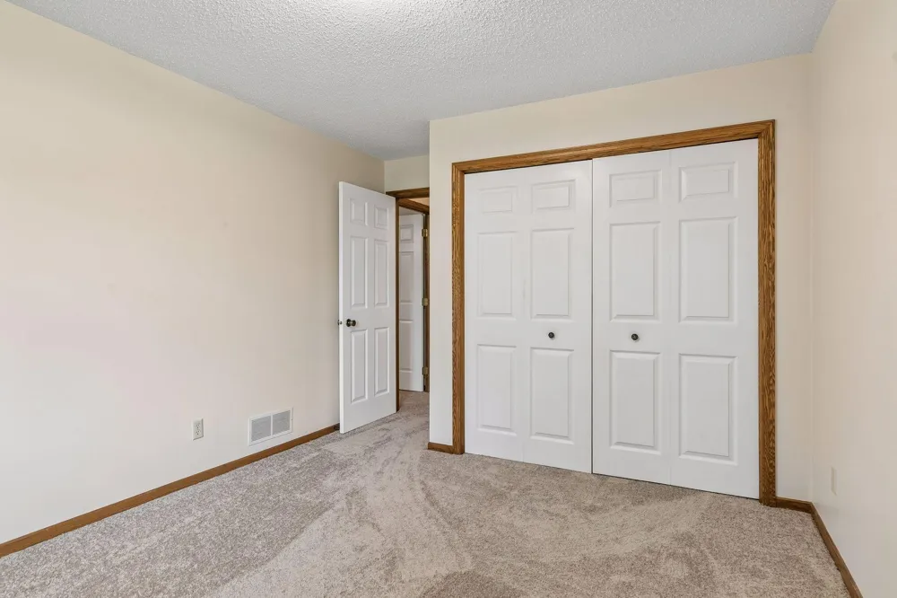 1799 1/2 County Road E E #30 White Bear Lake, MN 55110