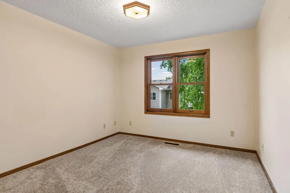 1799 1/2 County Road E E #30 White Bear Lake, MN 55110