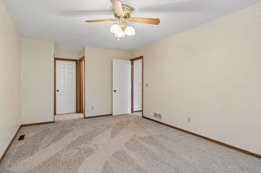 1799 1/2 County Road E E #30 White Bear Lake, MN 55110