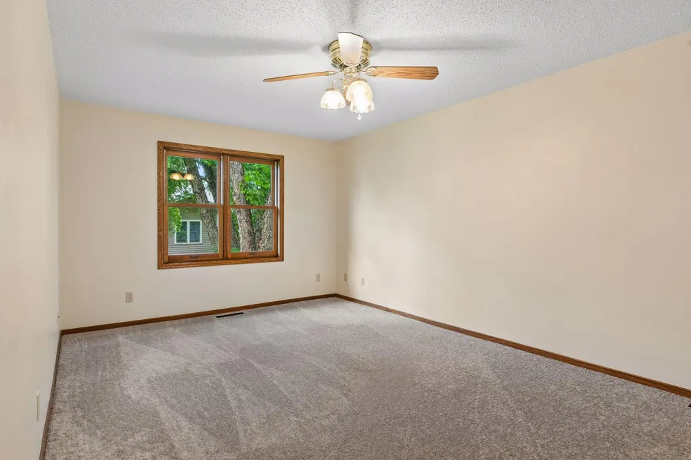 1799 1/2 County Road E E #30 White Bear Lake, MN 55110