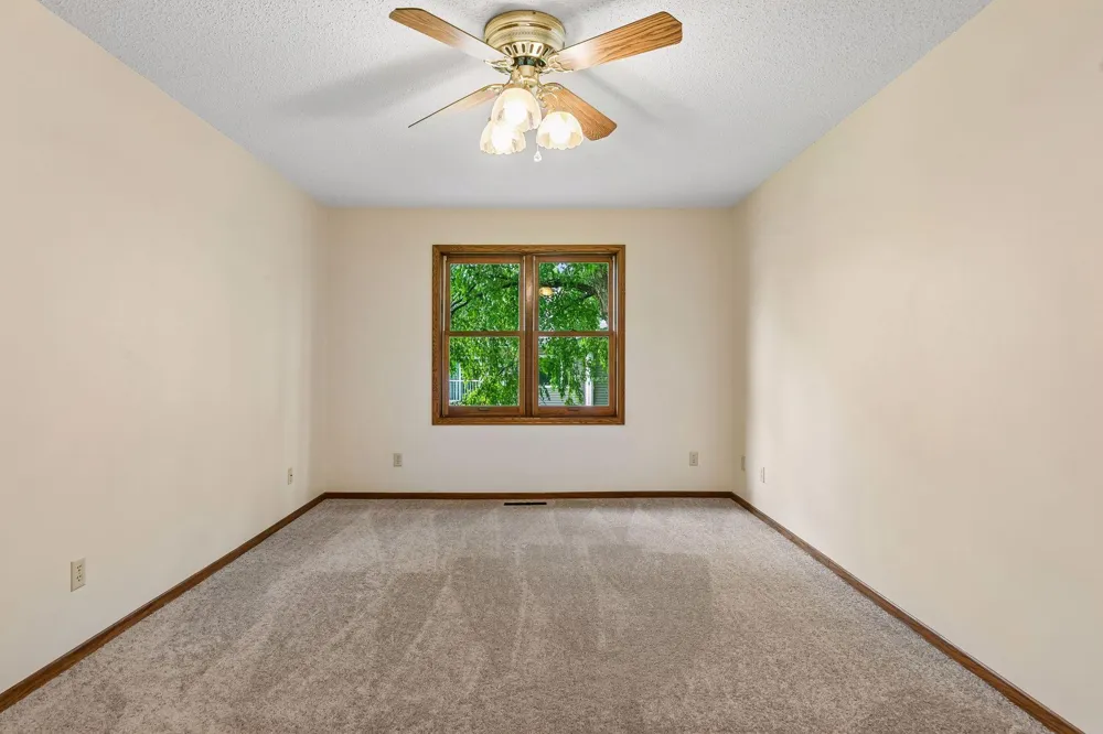 1799 1/2 County Road E E #30 White Bear Lake, MN 55110