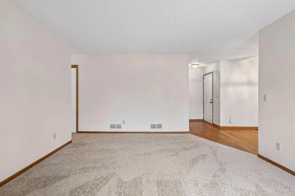1799 1/2 County Road E E #30 White Bear Lake, MN 55110