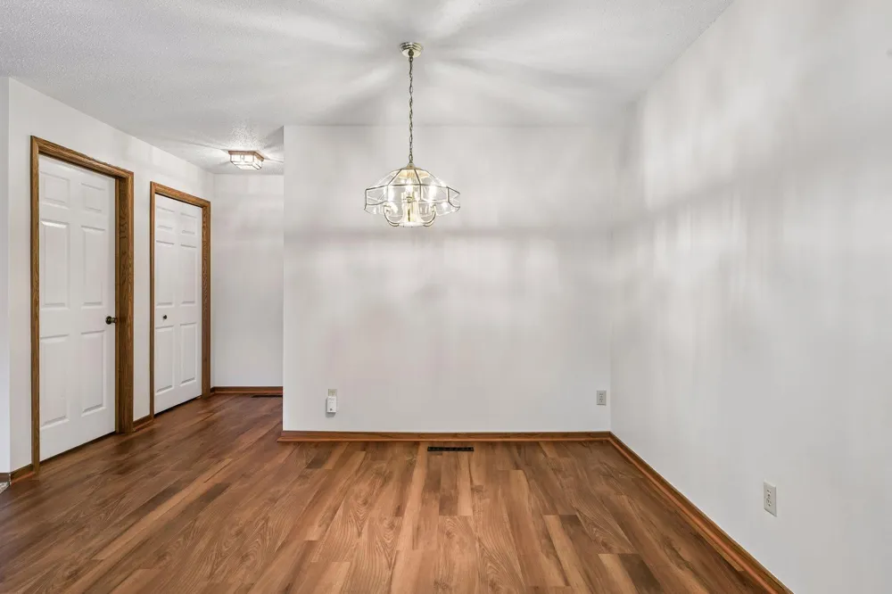 1799 1/2 County Road E E #30 White Bear Lake, MN 55110