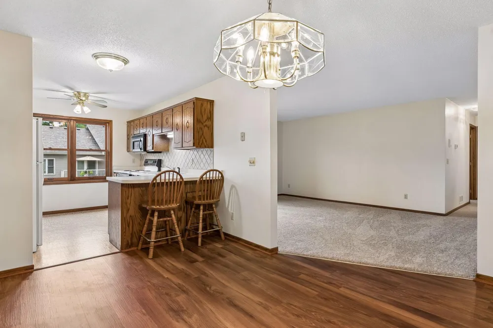 1799 1/2 County Road E E #30 White Bear Lake, MN 55110