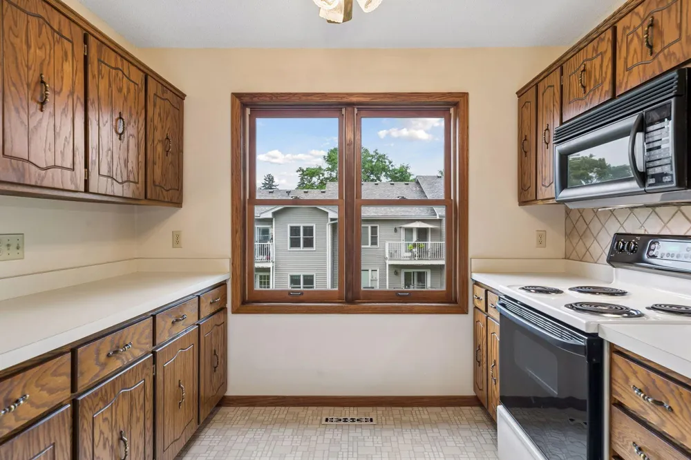 1799 1/2 County Road E E #30 White Bear Lake, MN 55110