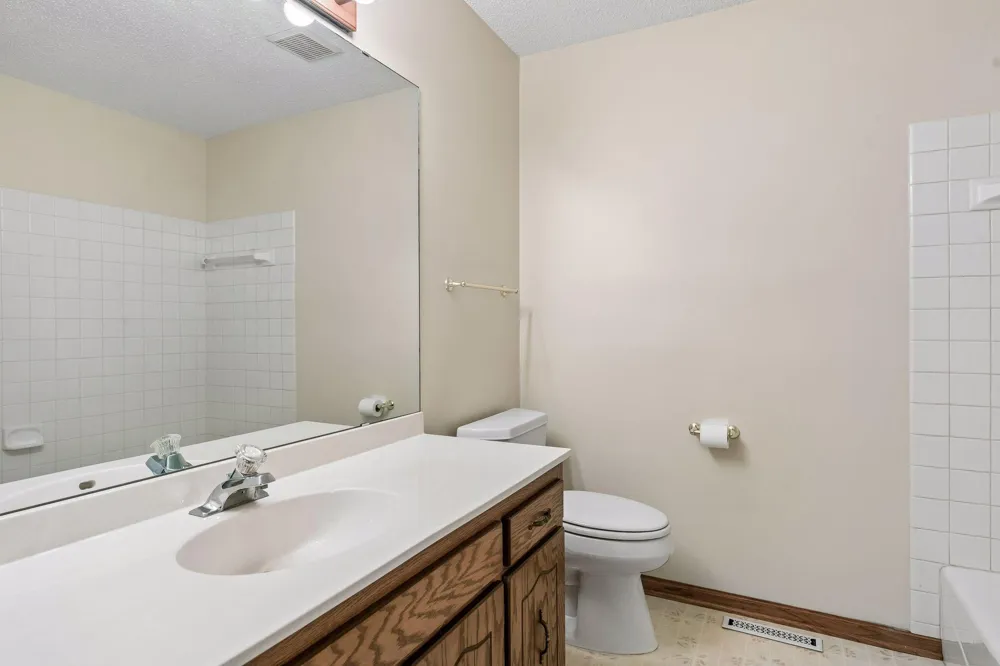 1799 1/2 County Road E E #30 White Bear Lake, MN 55110